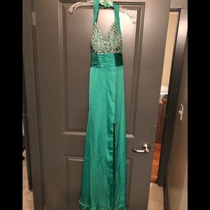 Beautiful Green Halter Prom/Formal Dress